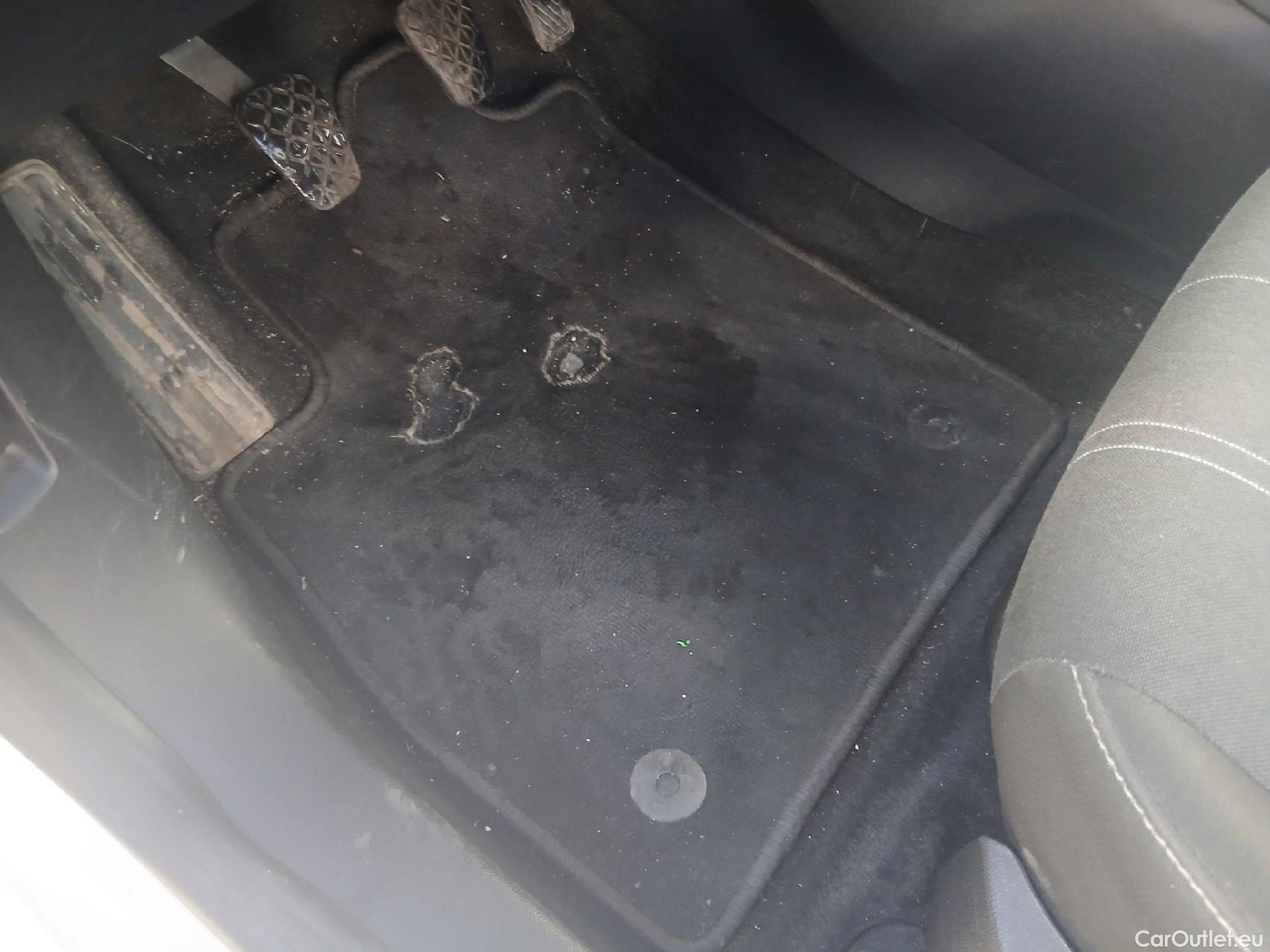  Ford  Fiesta FORD  / 2017 / 5P / berlina con portón 1.0 EcoBoost 70kW (95CV) Trend S/S 5p #6