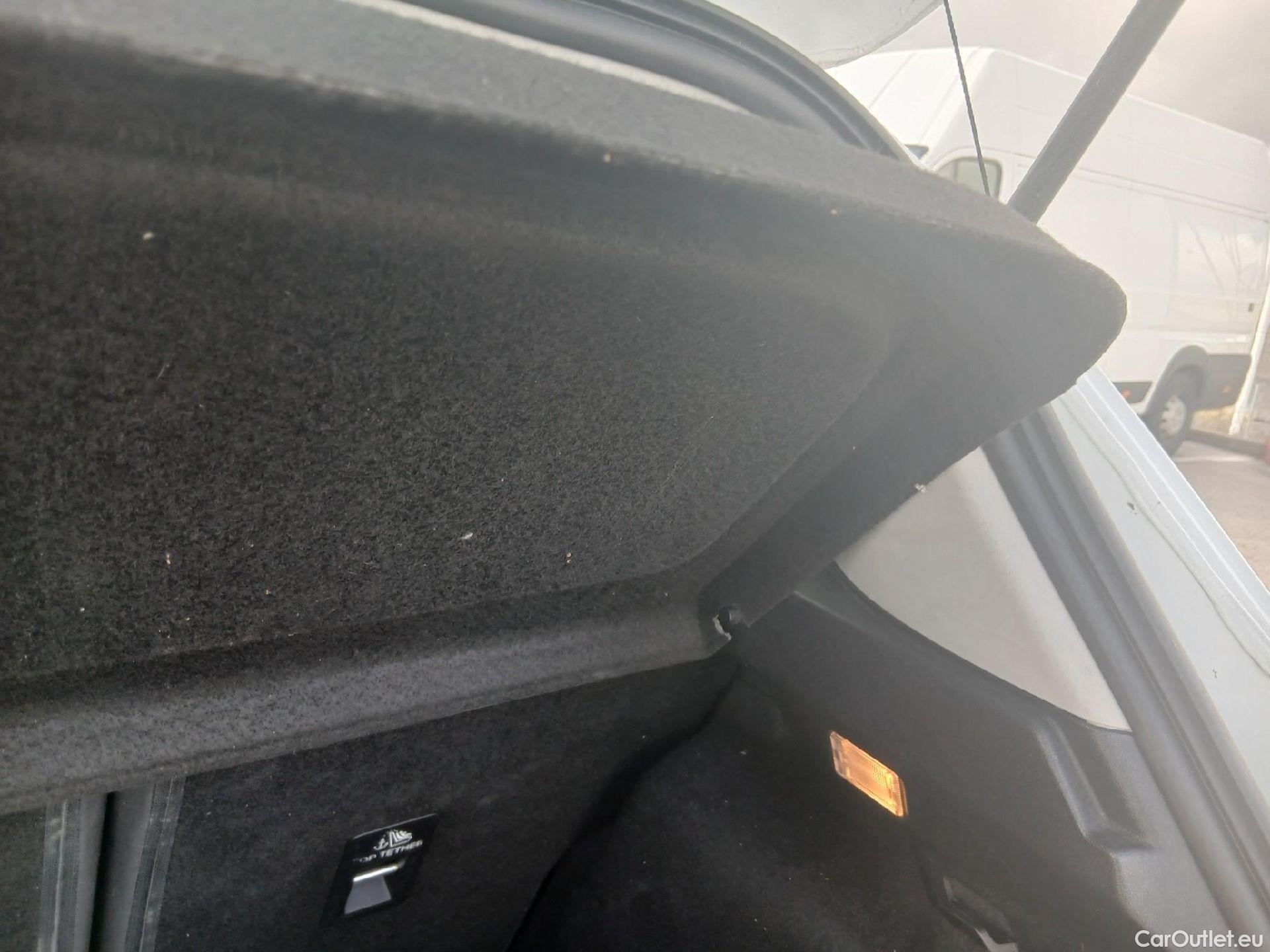  Ford  Fiesta FORD  / 2017 / 5P / berlina con portón 1.0 EcoBoost 70kW (95CV) Trend S/S 5p #2