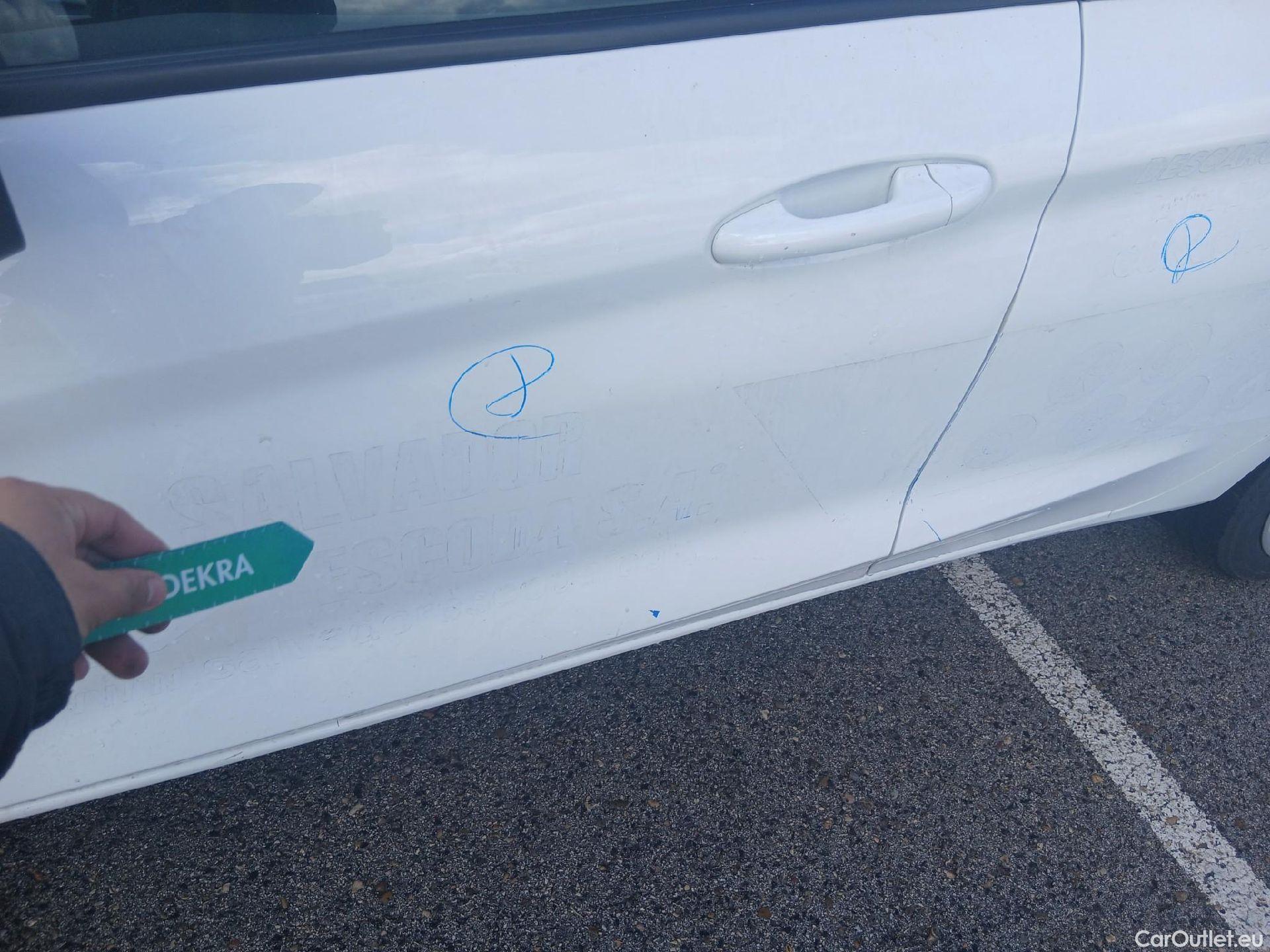  Ford  Fiesta FORD  / 2017 / 5P / berlina con portón 1.0 EcoBoost 70kW (95CV) Trend S/S 5p #20