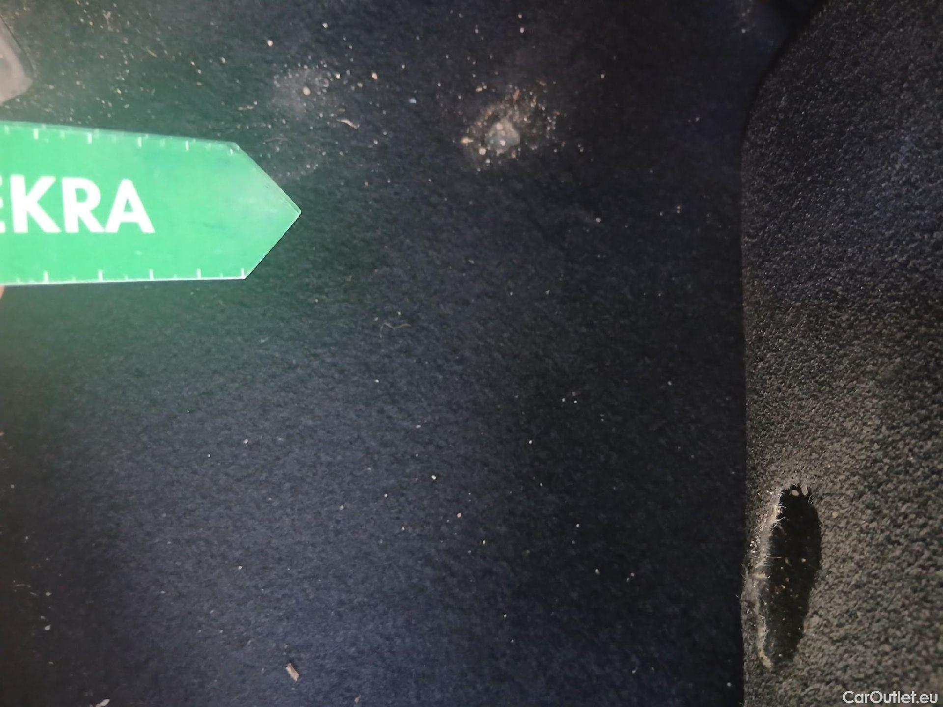  Ford  Fiesta FORD  / 2017 / 5P / berlina con portón 1.0 EcoBoost 70kW (95CV) Trend S/S 5p #8