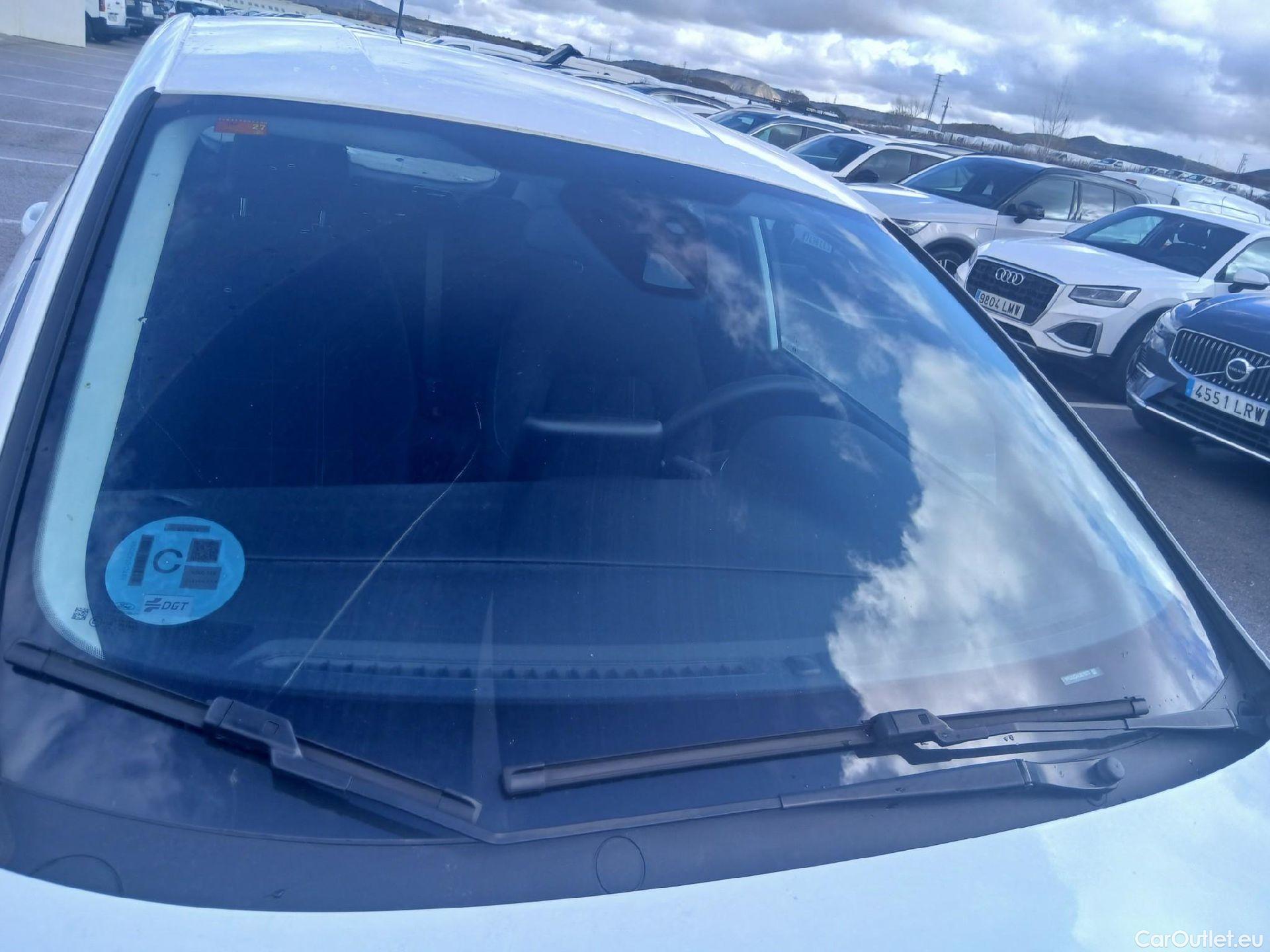  Ford  Fiesta FORD  / 2017 / 5P / berlina con portón 1.0 EcoBoost 70kW (95CV) Trend S/S 5p #19