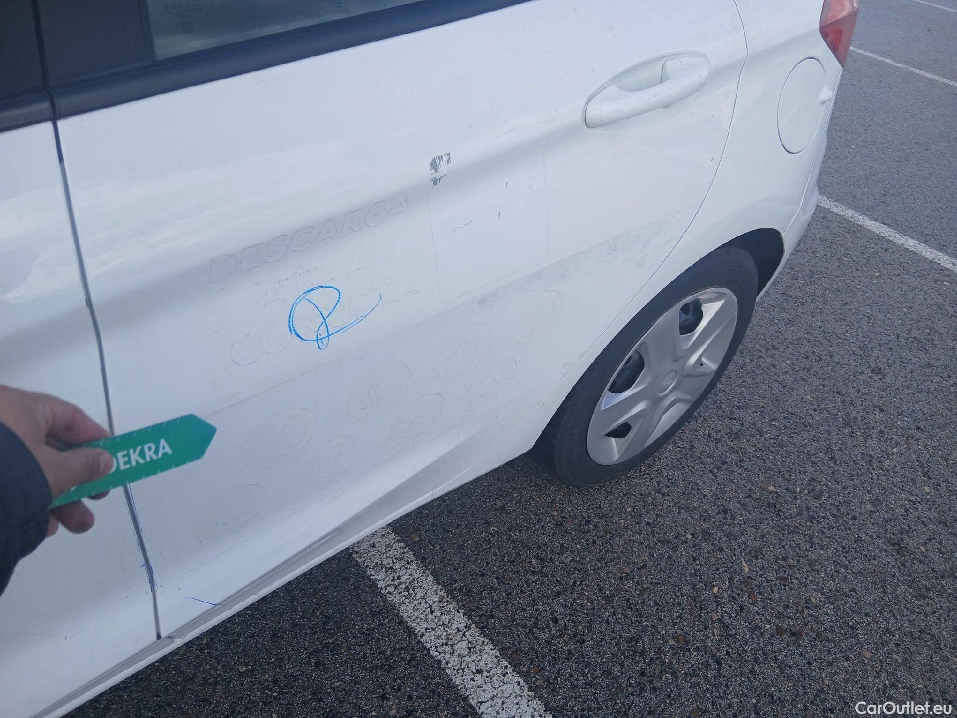  Ford  Fiesta FORD  / 2017 / 5P / berlina con portón 1.0 EcoBoost 70kW (95CV) Trend S/S 5p #23