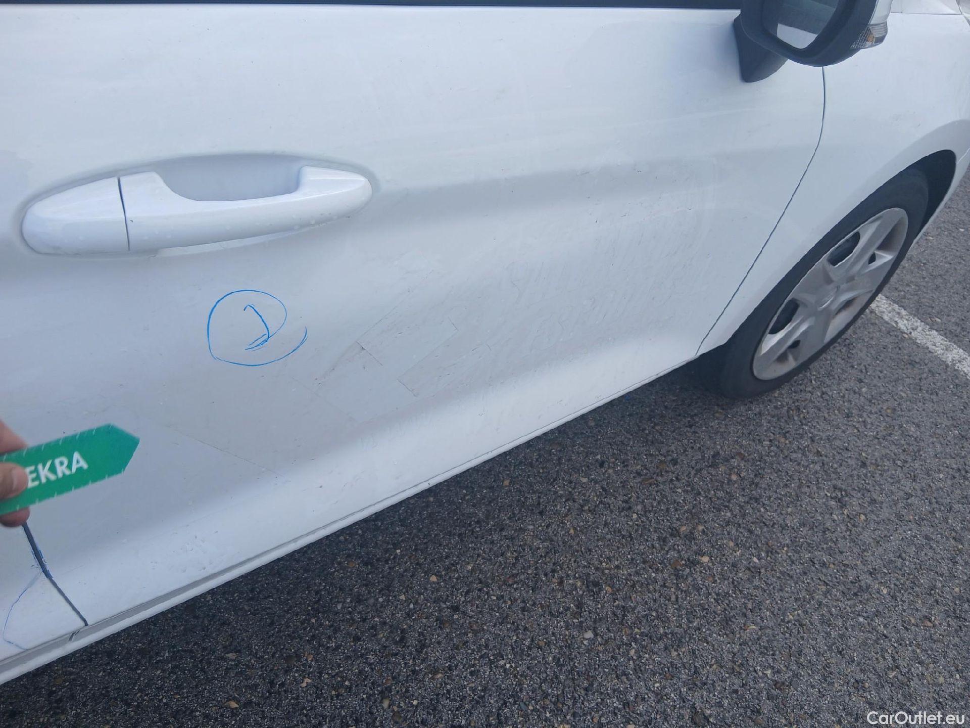  Ford  Fiesta FORD  / 2017 / 5P / berlina con portón 1.0 EcoBoost 70kW (95CV) Trend S/S 5p #30