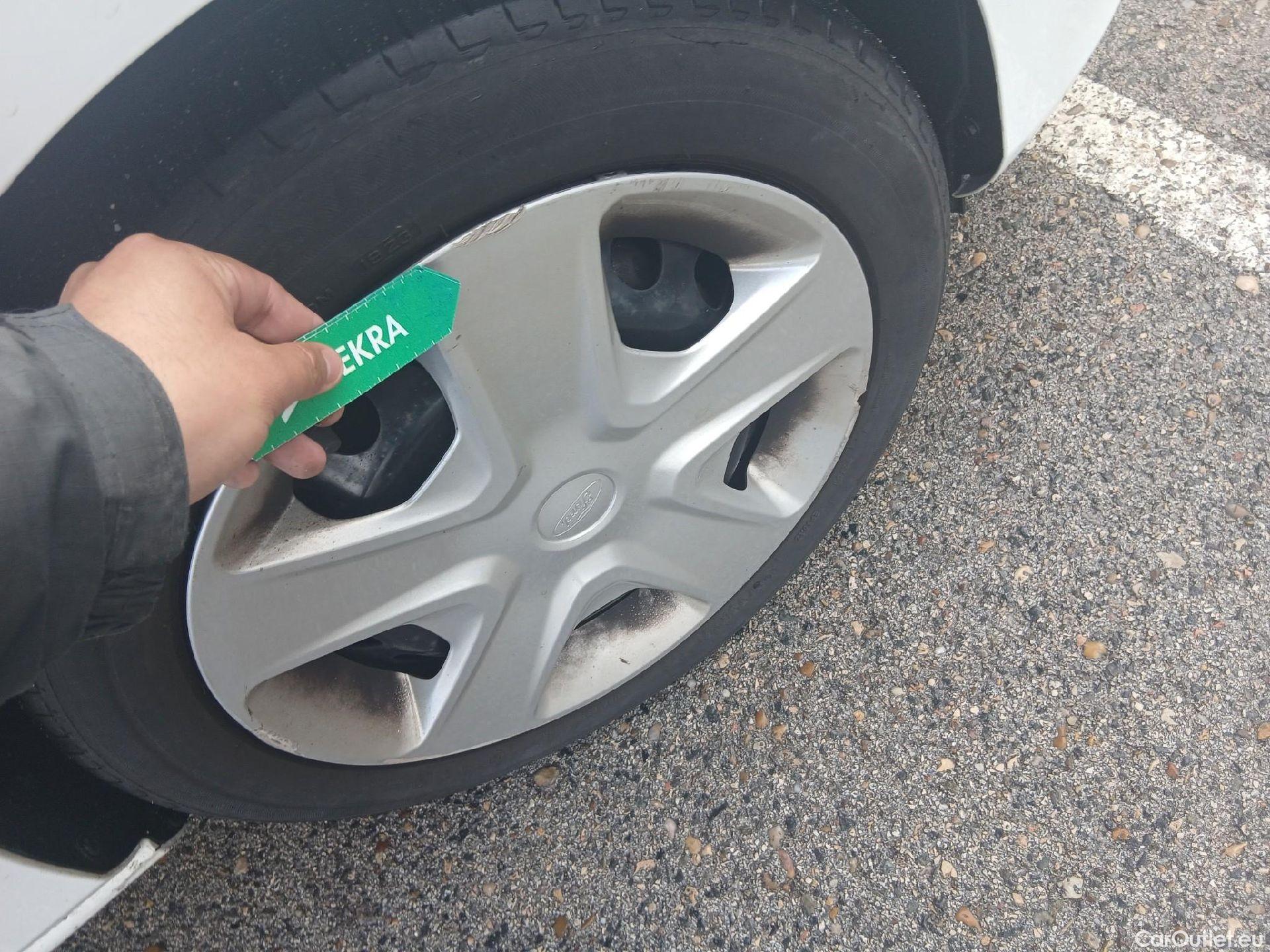  Ford  Fiesta FORD  / 2017 / 5P / berlina con portón 1.0 EcoBoost 70kW (95CV) Trend S/S 5p #33