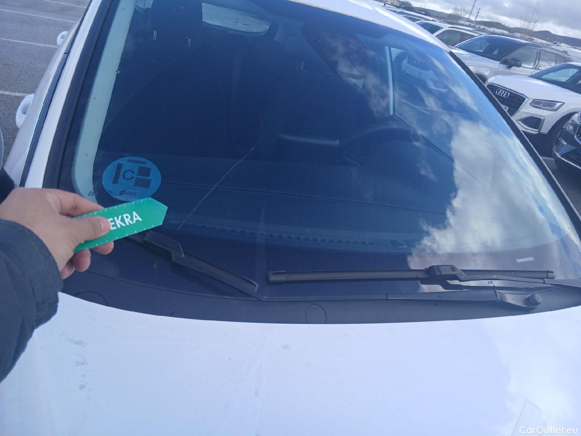  Ford  Fiesta FORD  / 2017 / 5P / berlina con portón 1.0 EcoBoost 70kW (95CV) Trend S/S 5p #18