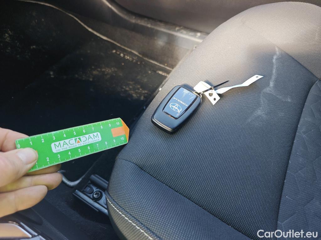  Toyota  Corolla TOYOTA  / 2019 / 5P / familiar 1.8 125H ACTIVE TECH E-CVT TOU SPORT #2