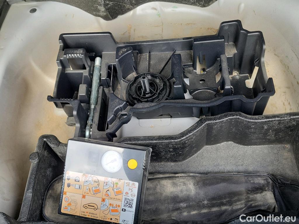  Peugeot  2008 PEUGEOT  / 2019 / 5P / todoterreno Allure BlueHDI 81kW (110CV) #10