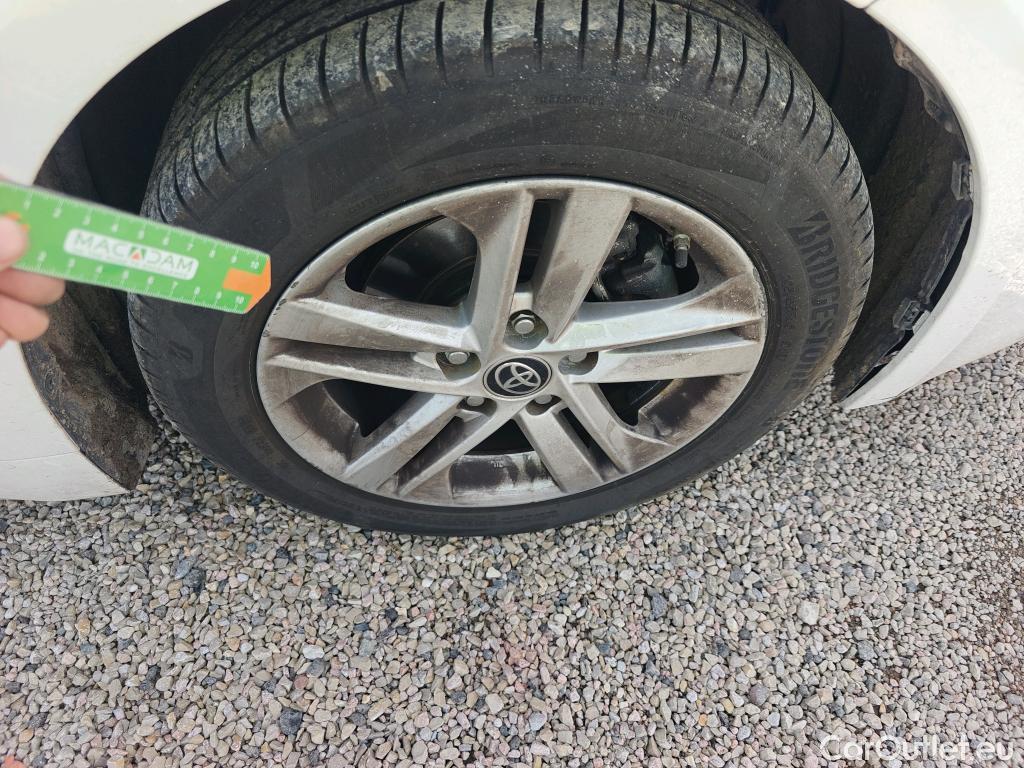  Toyota  Corolla TOYOTA  / 2019 / 5P / familiar 1.8 125H ACTIVE TECH E-CVT TOU SPORT #19