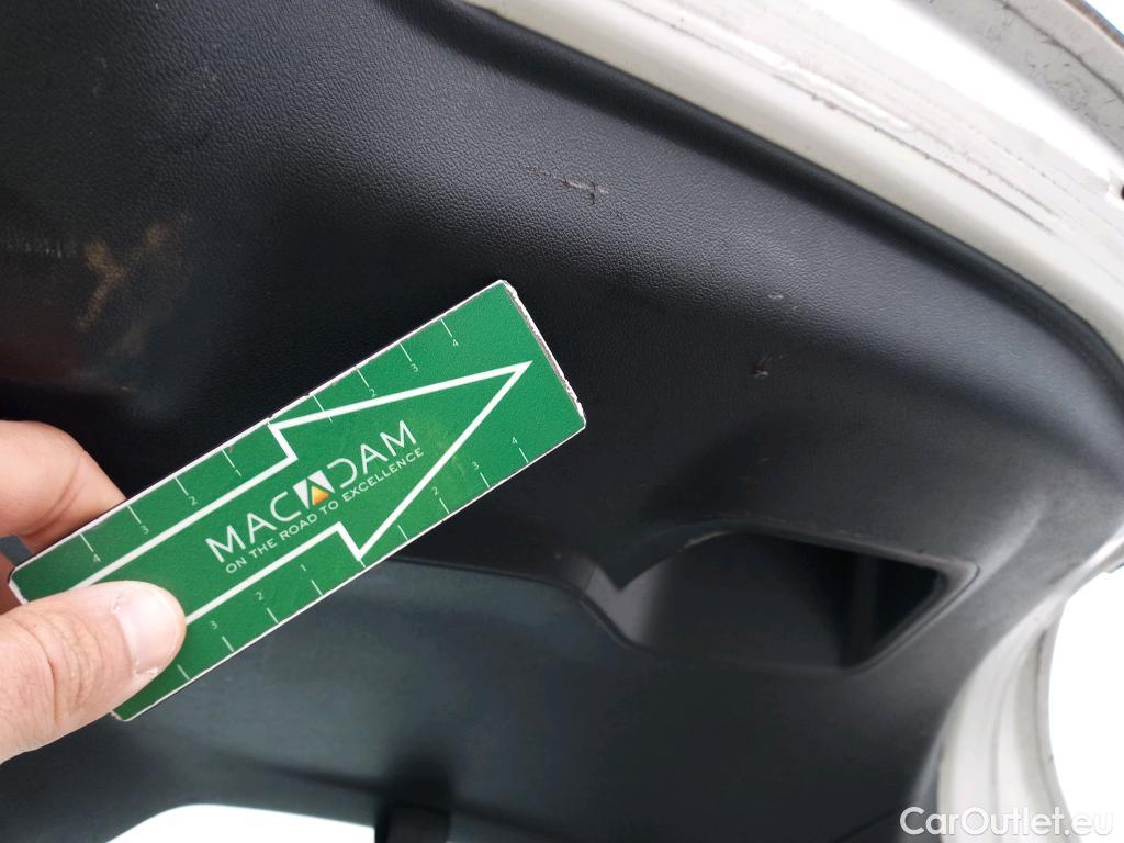  Peugeot  208 PEUGEOT  5p 1G berlina con portón 5P ACTIVE 1.6 BlueHDi 100 #11