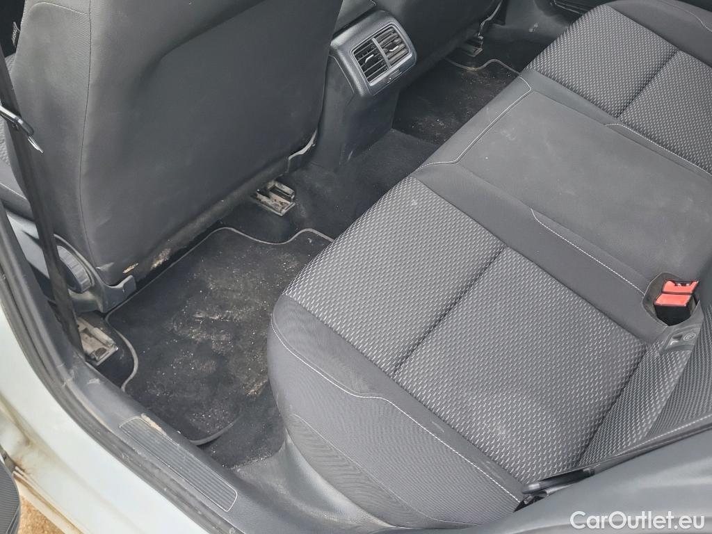  Volkswagen  Golf  VOLKSWAGEN / 2016 / 5P / berlina con portón Last Edition 1.6 TDI 85kW (115CV) #19