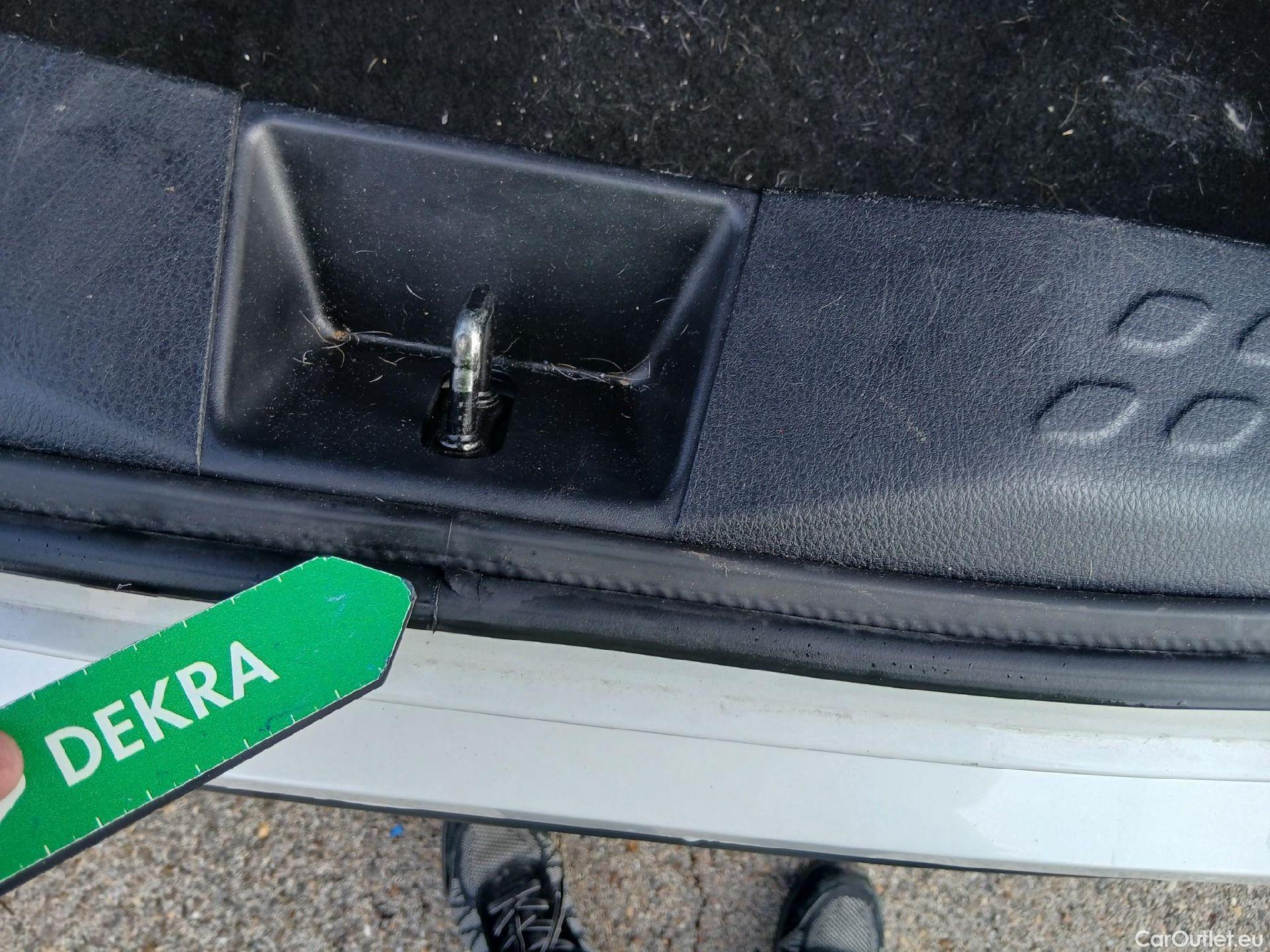  Toyota  C-HR TOYOTA  / 2019 / 5P / todoterreno 1.8 125H Advance #9