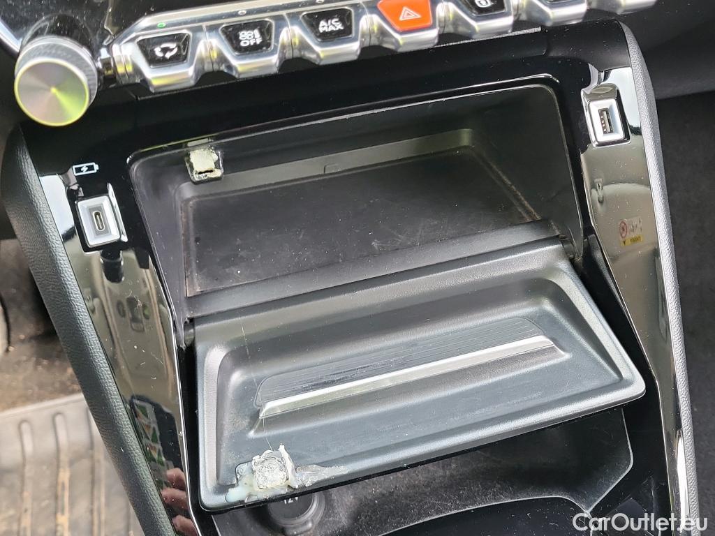  Peugeot  2008 PEUGEOT  / 2019 / 5P / todoterreno Allure BlueHDI 81kW (110CV) #23