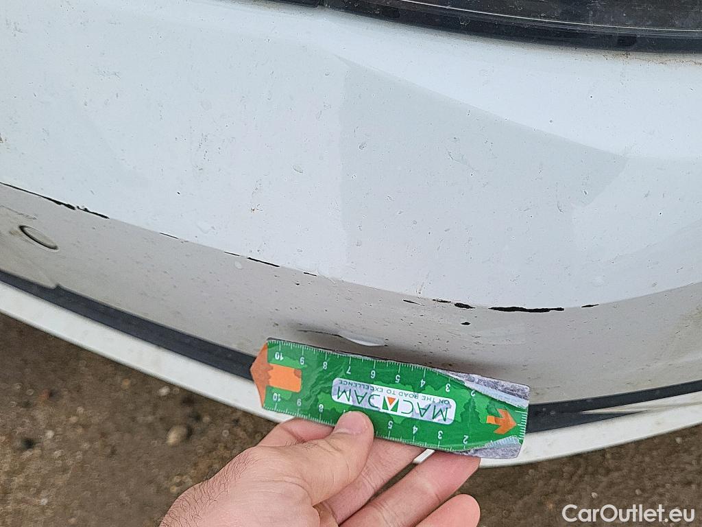  Volkswagen  Golf  VOLKSWAGEN / 2016 / 5P / berlina con portón Last Edition 1.6 TDI 85kW (115CV) #4