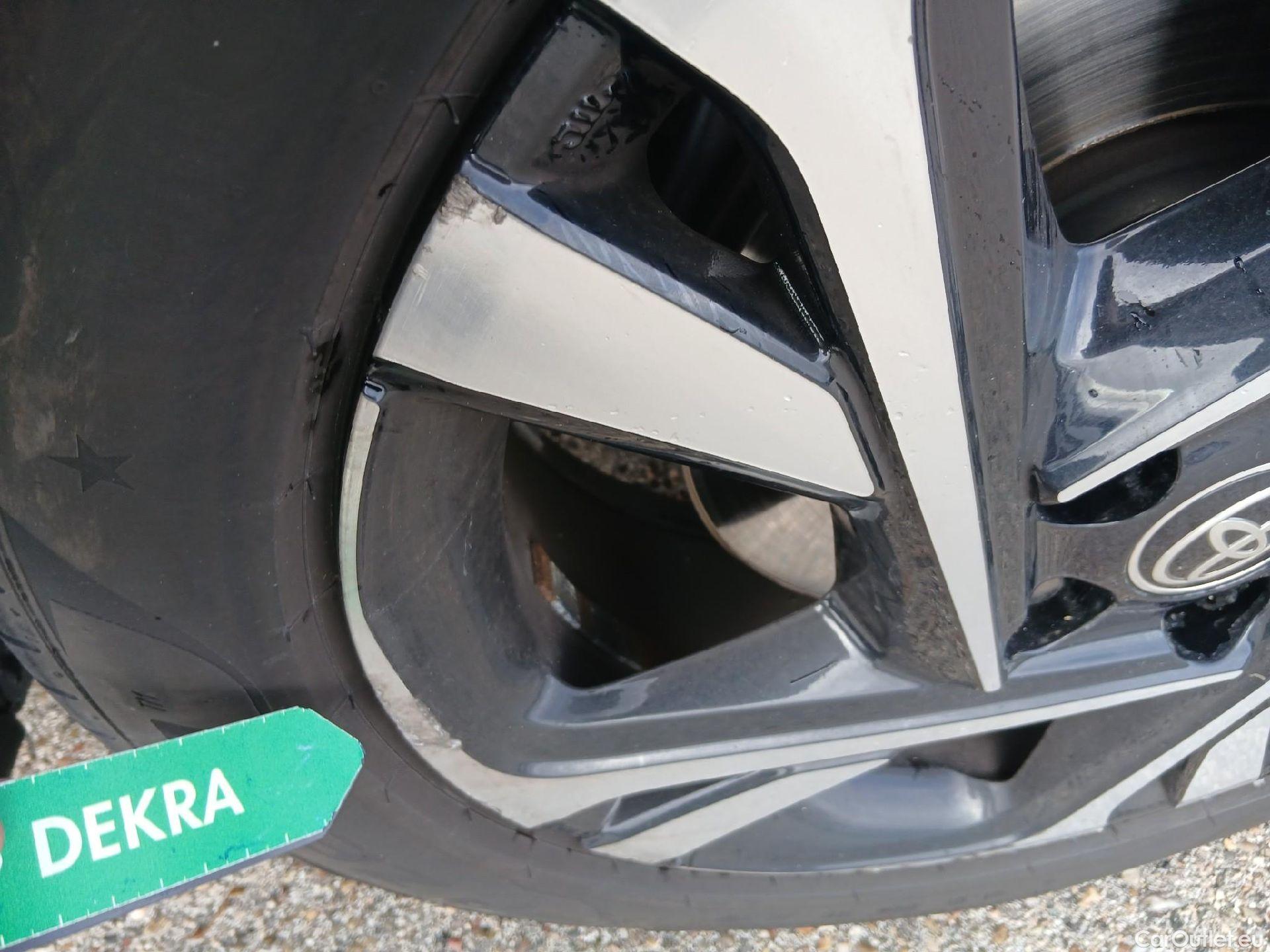  Toyota  C-HR TOYOTA  / 2019 / 5P / todoterreno 1.8 125H Advance #15