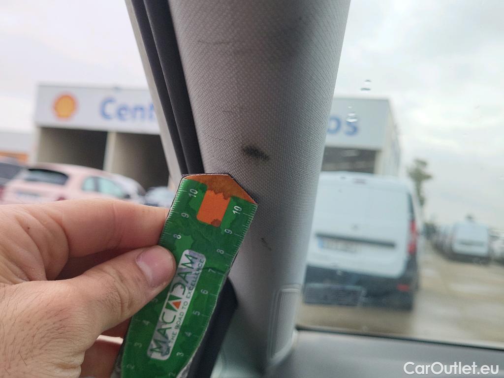  Volkswagen  Golf  VOLKSWAGEN / 2016 / 5P / berlina con portón Last Edition 1.6 TDI 85kW (115CV) #9