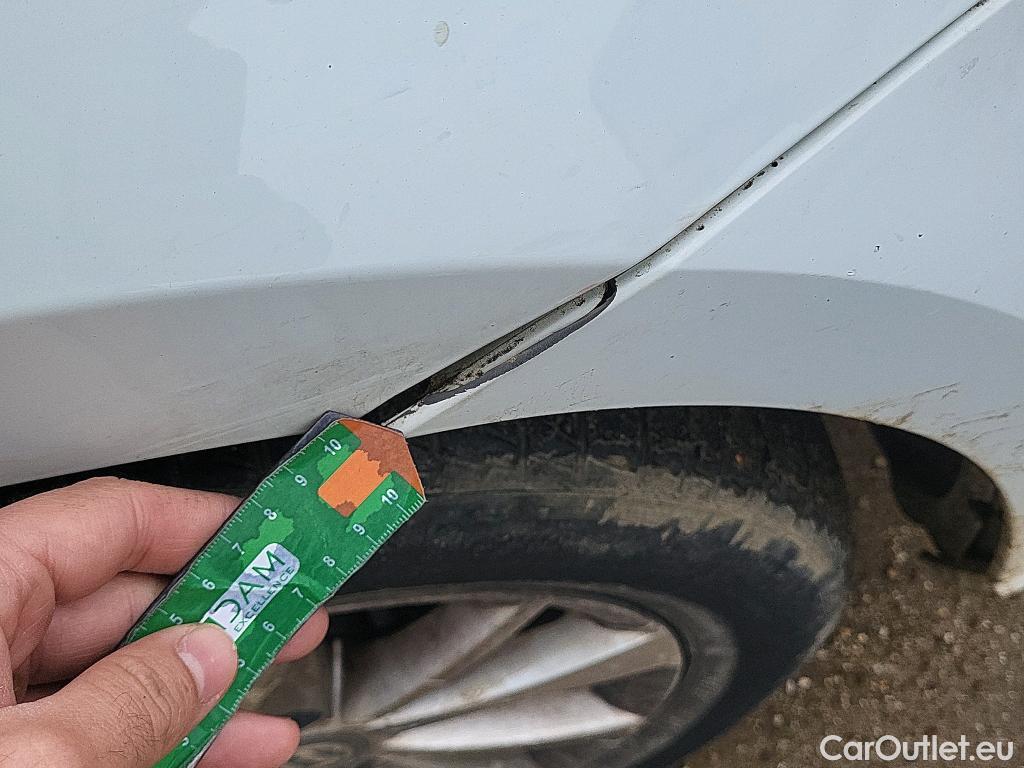  Volkswagen  Golf  VOLKSWAGEN / 2016 / 5P / berlina con portón Last Edition 1.6 TDI 85kW (115CV) #5