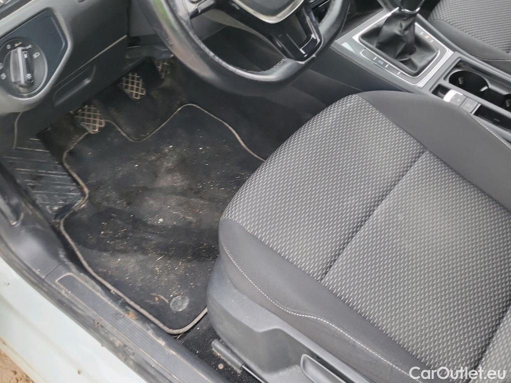  Volkswagen  Golf  VOLKSWAGEN / 2016 / 5P / berlina con portón Last Edition 1.6 TDI 85kW (115CV) #20