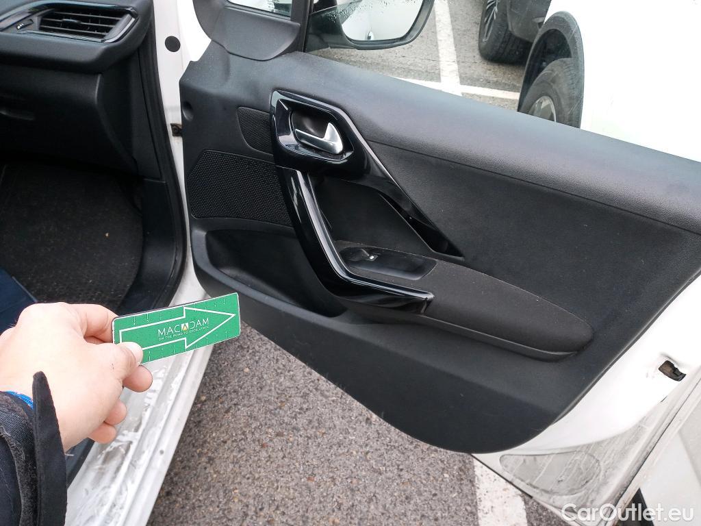  Peugeot  208 PEUGEOT  5p 1G berlina con portón 5P ACTIVE 1.6 BlueHDi 100 #16