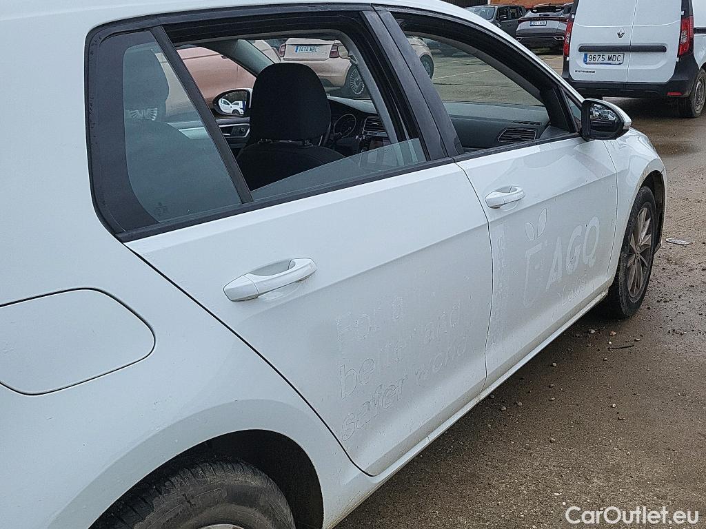  Volkswagen  Golf  VOLKSWAGEN / 2016 / 5P / berlina con portón Last Edition 1.6 TDI 85kW (115CV) #10
