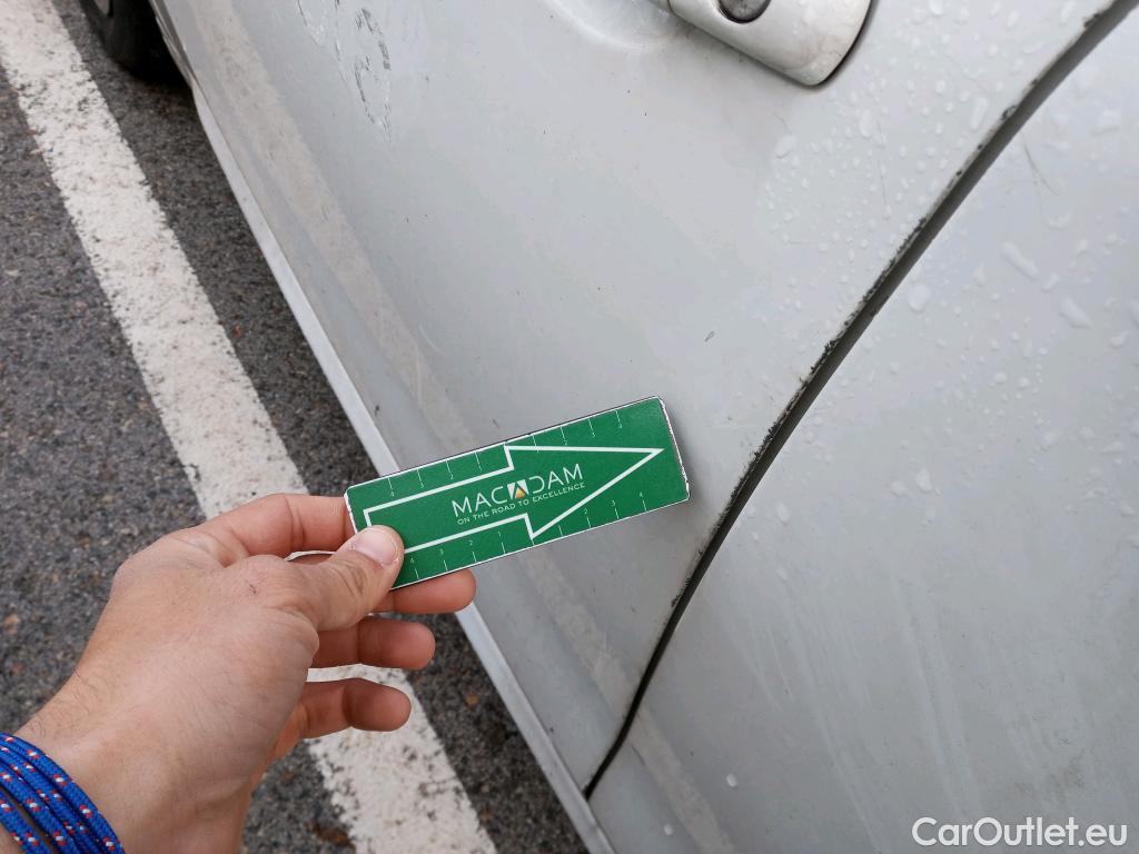  Peugeot  208 PEUGEOT  5p 1G berlina con portón 5P ACTIVE 1.6 BlueHDi 100 #9