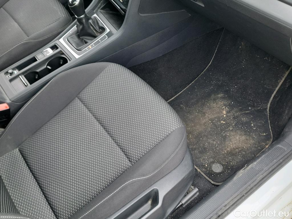  Volkswagen  Golf  VOLKSWAGEN / 2016 / 5P / berlina con portón Last Edition 1.6 TDI 85kW (115CV) #18