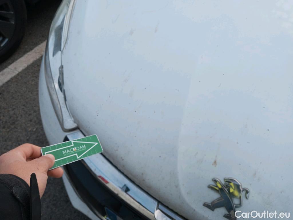  Peugeot  208 PEUGEOT  5p 1G berlina con portón 5P ACTIVE 1.6 BlueHDi 100 #4