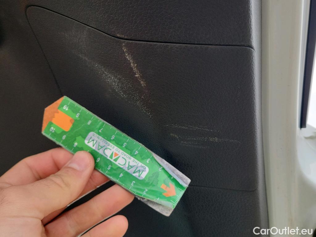  Volkswagen  Golf  VOLKSWAGEN / 2016 / 5P / berlina con portón Last Edition 1.6 TDI 85kW (115CV) #7