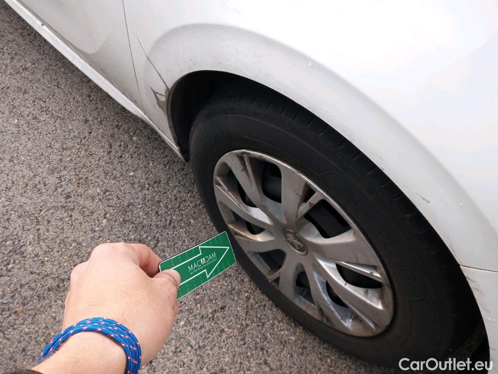  Peugeot  208 PEUGEOT  5p 1G berlina con portón 5P ACTIVE 1.6 BlueHDi 100 #23
