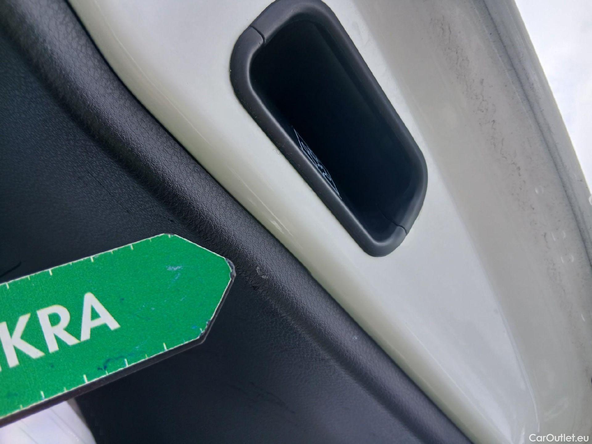  Toyota  C-HR TOYOTA  / 2019 / 5P / todoterreno 1.8 125H Advance #11