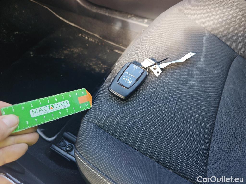  Toyota  Corolla TOYOTA  / 2019 / 5P / familiar 1.8 125H ACTIVE TECH E-CVT TOU SPORT #1