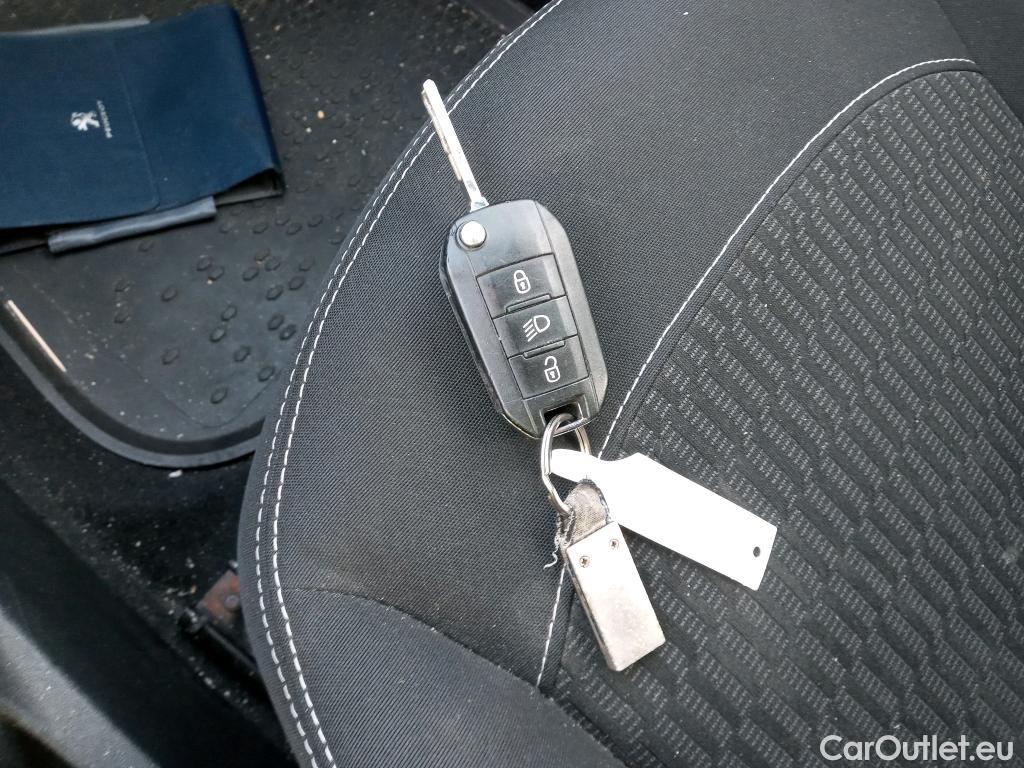  Peugeot  208 PEUGEOT  5p 1G berlina con portón 5P ACTIVE 1.6 BlueHDi 100 #2