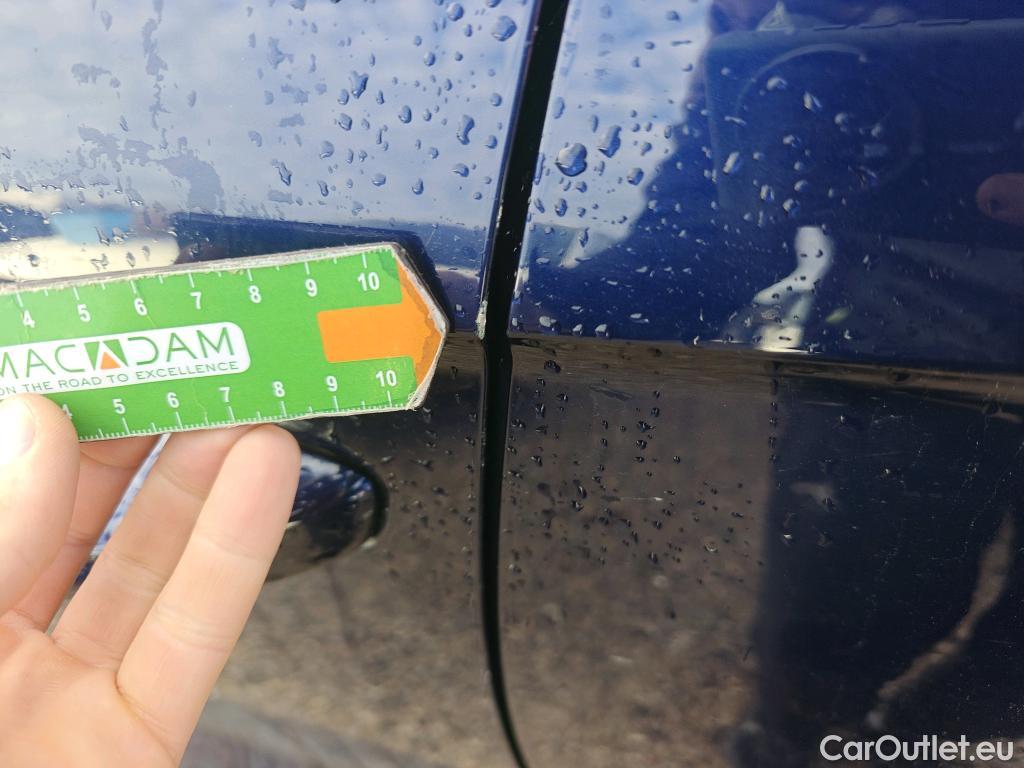  Volkswagen  T-ROC VOLKSWAGEN  / 2017 / 5P / todoterreno Advance 1.6 TDI 85kW (115CV) #26