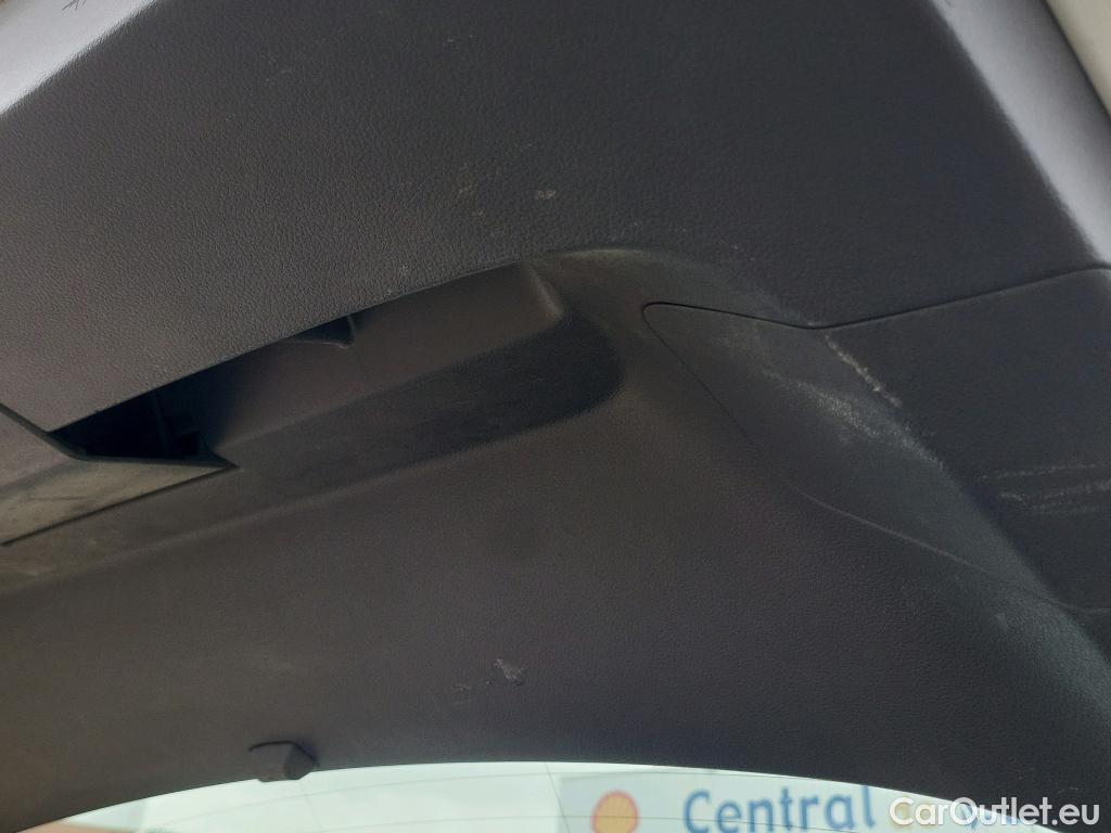  Volkswagen  Golf  VOLKSWAGEN / 2016 / 5P / berlina con portón Last Edition 1.6 TDI 85kW (115CV) #6