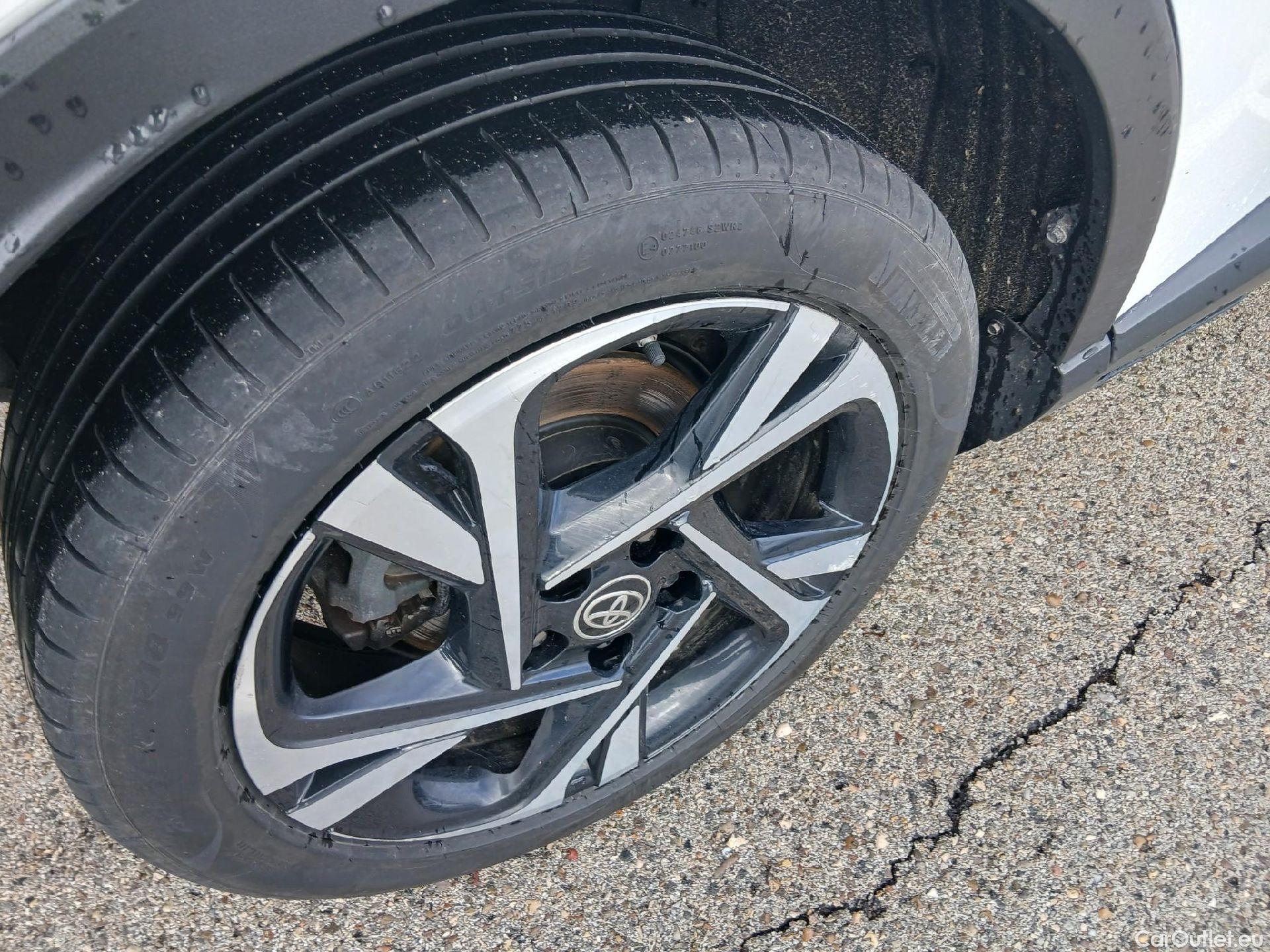  Toyota  C-HR TOYOTA  / 2019 / 5P / todoterreno 1.8 125H Advance #13