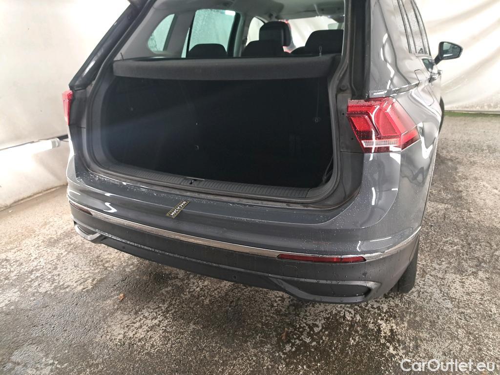  Volkswagen  Tiguan VOLKSWAGEN  / 2020 / 5P / SUV 1.5 TSI 130 BMV6 Active(SP) #3