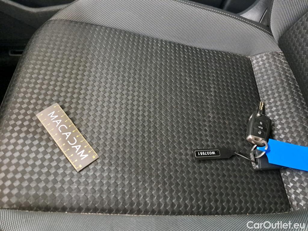  Volkswagen  Tiguan VOLKSWAGEN  / 2020 / 5P / SUV 1.5 TSI 130 BMV6 Active(SP) #11