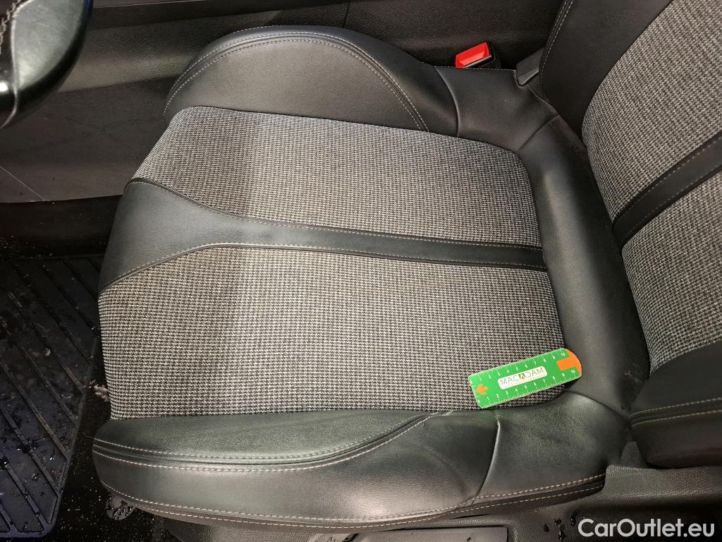  Peugeot  3008 PEUGEOT  / 2016 / 5P / SUV BlueHDi 130 S&S EAT8 ALLURE #3