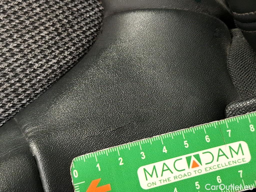  Peugeot  3008 PEUGEOT  / 2016 / 5P / SUV BlueHDi 130 S&S EAT8 ALLURE #4