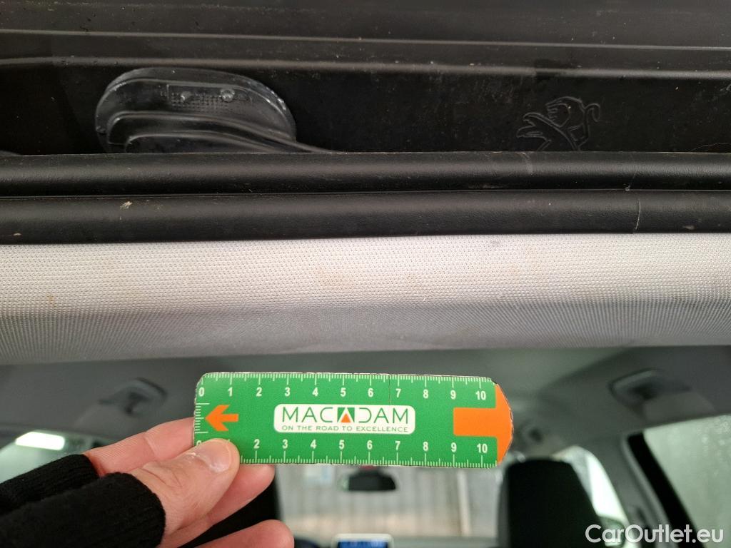  Peugeot  3008 PEUGEOT  / 2016 / 5P / SUV BlueHDi 130 S&S EAT8 ALLURE #27