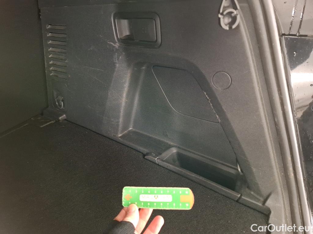  Peugeot  3008 PEUGEOT  / 2016 / 5P / SUV BlueHDi 130 S&S EAT8 ALLURE #16