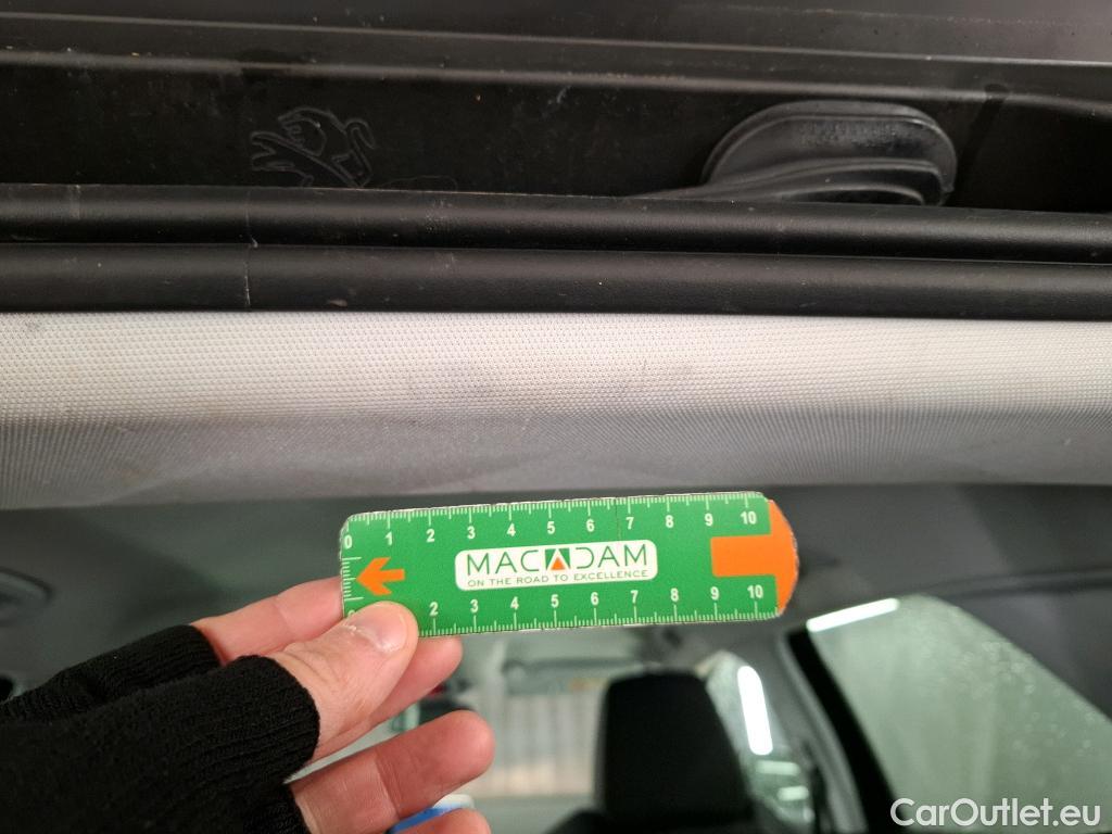  Peugeot  3008 PEUGEOT  / 2016 / 5P / SUV BlueHDi 130 S&S EAT8 ALLURE #26