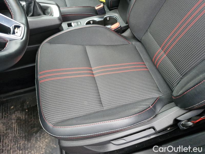  Renault  Captur  (2020)  1.3TCe 140 R.S.Line 5d #4