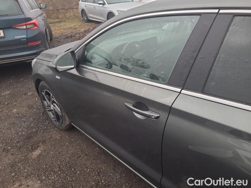  Hyundai  i30  Fastback (2018 ->)  FB 1.5TGDI 118 Smart AT #3