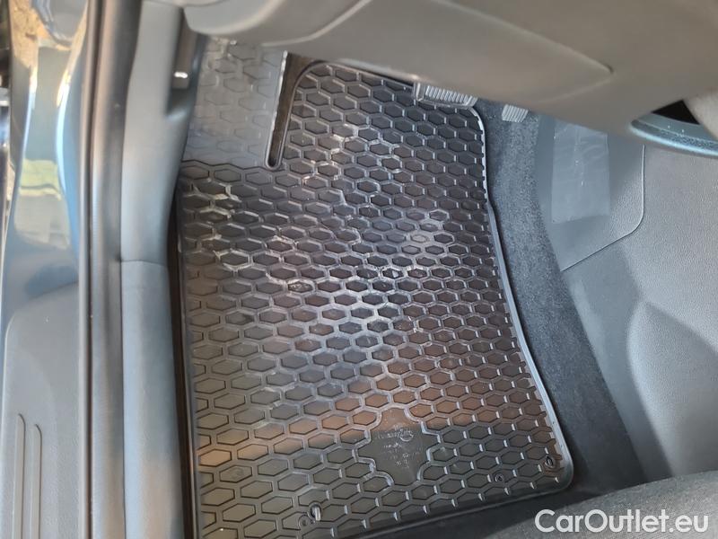  Hyundai  i30  (PD)(01.2017  ->)  kom.1.5TGDI FamilySmart AT #2