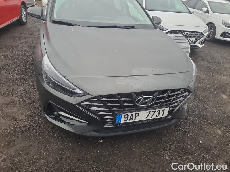  Hyundai  i30  Fastback (2018 ->)  FB 1.5TGDI 118 Smart AT #13