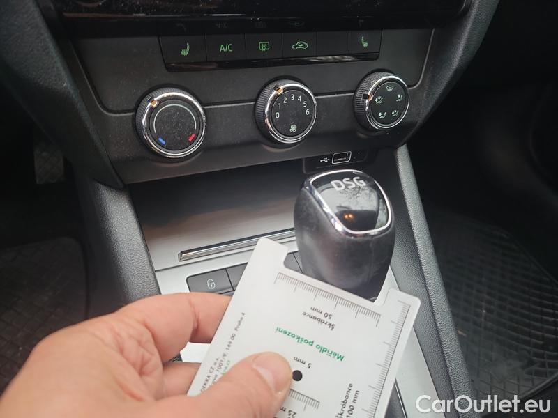  Skoda  Octavia  Combi  (5E5)(03.2017->)  Com TDI 110 Ambit. AT #4