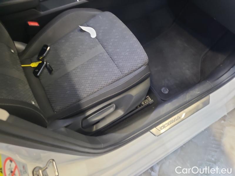  Skoda  Octavia  Combi (NX3)(2020) Oct.Combi 2.0TDI 110 Style #24