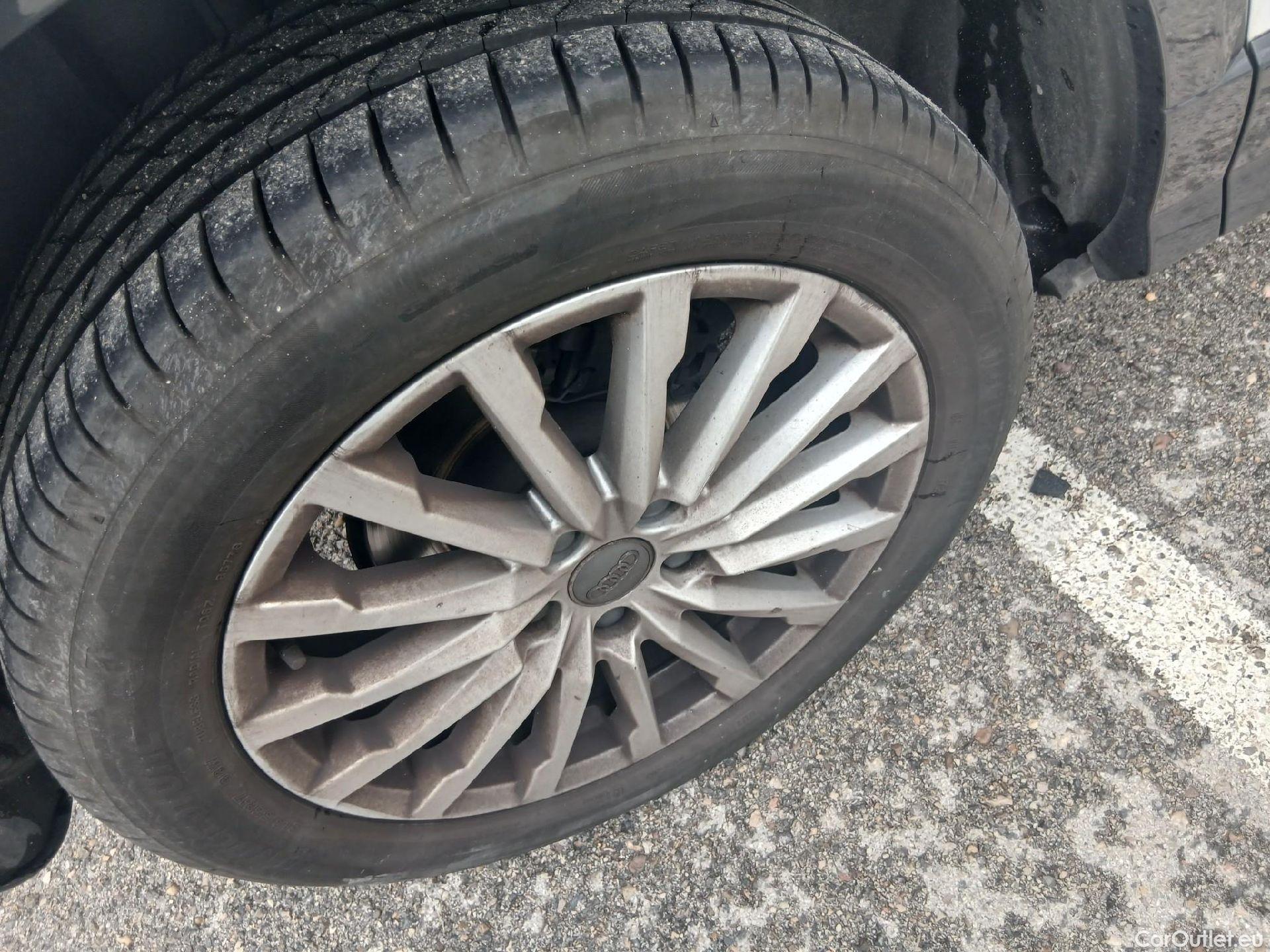  Audi  Q2 AUDI  / 2016 / 5P / todoterreno Design 30 TFSI 85kW (116CV) #24