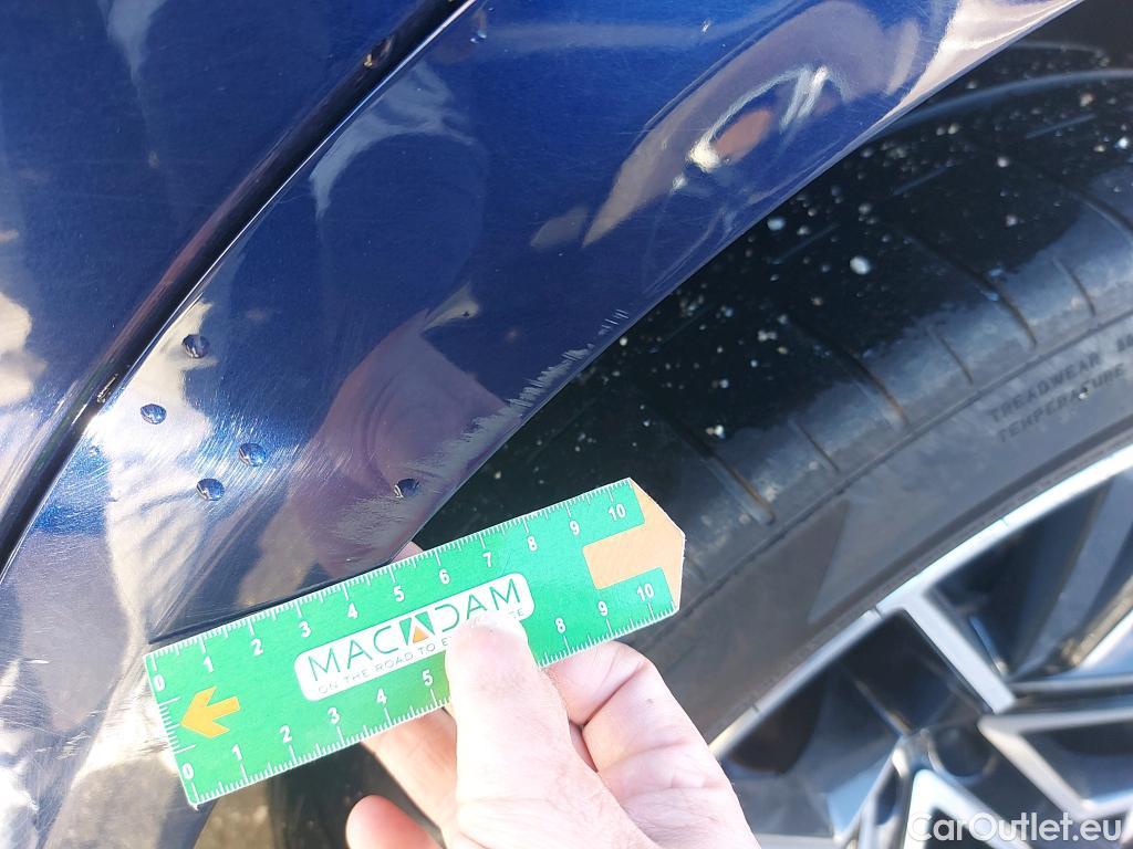  Audi  Q8 AUDI  / 2018 / 5P / todoterreno 55 TFSIe 280kW Black Line Pl quattro tip #24