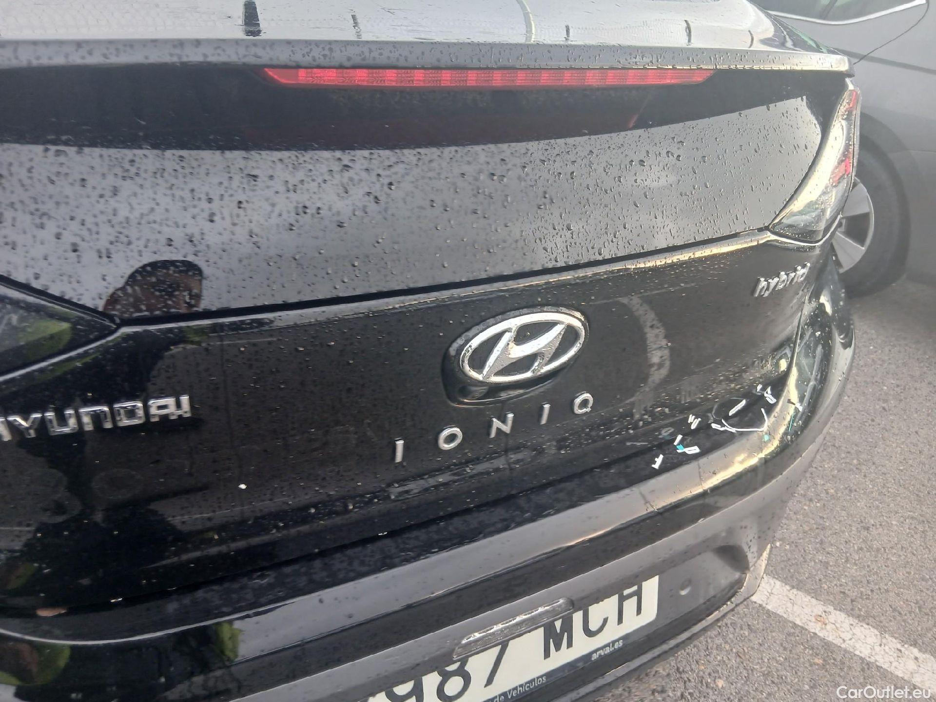  Hyundai   Ioniq HYUNDAI / 2019 / 5P / berlina con portón 1.6 GDI HEV Tecno DCT #24